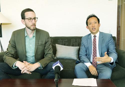 中國僑網(wǎng)加州參議員威善高(左)和州眾議員邱信福(右)希望通過加強立法保障低收入家庭的住房需求,。(美國《世界日報》/黃少華 攝)