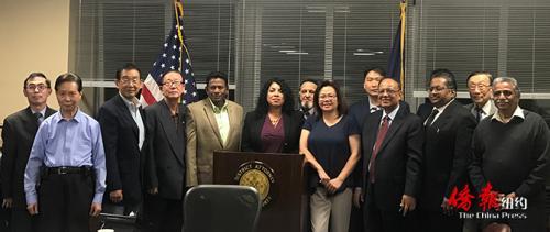 中國僑網(wǎng)正中講臺后為古鐵雷斯(Carmencita Guttierrez)。(紐約《僑報》/王伊琳 攝)
