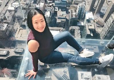 中國僑網(wǎng)圖為王一迪在芝加哥旅行時留影,。她表示,,雖然芝加哥治安不太好,但只要多加注意,,仍然會有一個舒心安全的旅程,。
