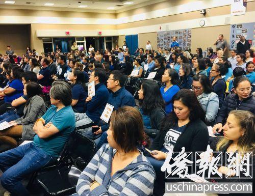 中國僑網(wǎng)爾灣眾多華人參加學(xué)區(qū)家長論壇,。(美國《僑報》 尚穎/攝)