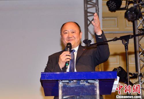 中國僑網(wǎng)資料圖:當?shù)貢r間 當?shù)貢r間6月18日晚,,法國議會選舉第二輪投票結(jié)束,,巴黎市議員、巴黎十三區(qū)副區(qū)長陳文雄在巴黎第九選區(qū)勝選,,成為法國本土首位華裔國民議會議員。圖為陳文雄在巴黎十三區(qū)區(qū)政府發(fā)表勝選演講,。中新社記者 龍劍武 攝