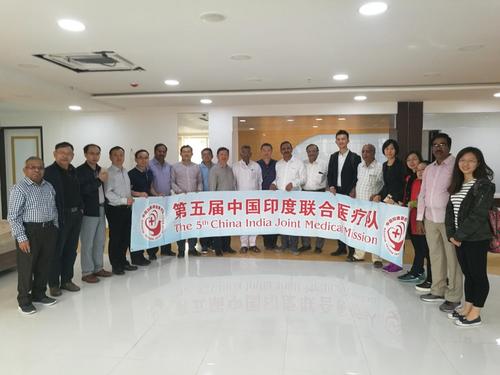 中國僑網(wǎng)合影。