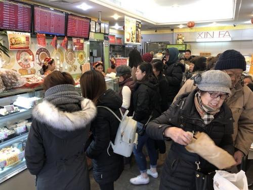 中國僑網(wǎng)華裔民眾搶購商品,應(yīng)對暴風(fēng)雪來襲。(美國《世界日報》/黃伊奕 攝)