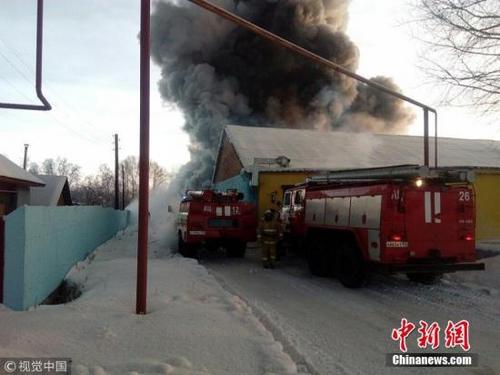 中國僑網(wǎng)據(jù)俄羅斯衛(wèi)星網(wǎng)當(dāng)?shù)貢r間1月4日報道,,俄羅斯新西伯利亞一家工廠發(fā)生火災(zāi),,目前已造成10人死亡。據(jù)稱,,遇難者中有7名中國人,。圖片來源:視覺中國
