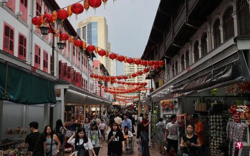 中國(guó)僑網(wǎng)寶塔街與史密斯街的獨(dú)立攤位和寶塔街的部分店前攤位已在上個(gè)月完成翻新,。翻新后的攤位月租上漲,,因而推高了它們?cè)谀曦浭袌?chǎng)的租金。(新加坡《聯(lián)合早報(bào)》/林澤銳 攝)