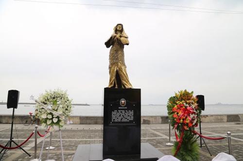 中國(guó)僑網(wǎng)菲律賓國(guó)內(nèi)首座二戰(zhàn)“慰安婦”雕像(圖片來(lái)源:新華社)