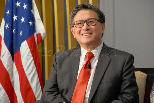 中國(guó)僑網(wǎng)江俊輝在舊金山談競(jìng)選州長(zhǎng)理念,。(美國(guó)《世界日?qǐng)?bào)》╱李秀蘭攝)