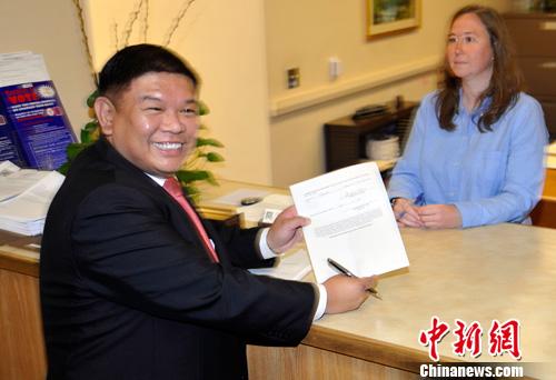 中國僑網(wǎng)資料圖:美國加利福尼亞州阿罕布拉市長沈時康。中新社發(fā) 毛建軍 攝