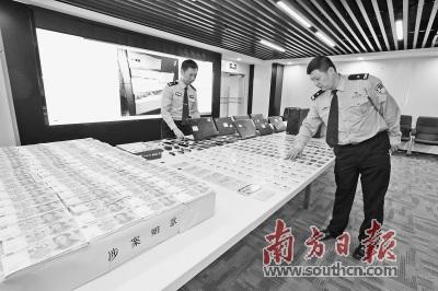 中國僑網(wǎng)警方展示珠海“4·18”跨國網(wǎng)絡賭博案件涉案贓物,。通訊員供圖