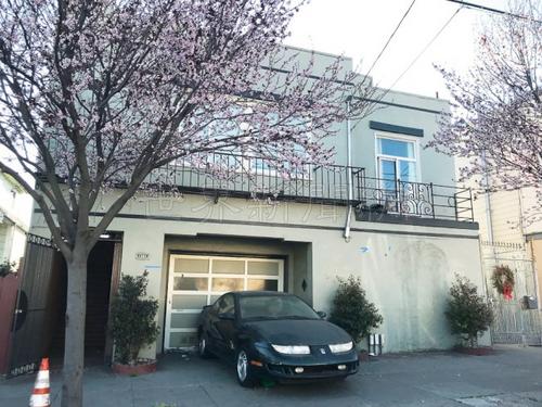 中國僑網(wǎng)這棟位于灣景區(qū)Revere街的單家庭住宅,被違例分割成七個單位,,租給退伍軍人,。(美國《世界日報》/李秀蘭 攝)