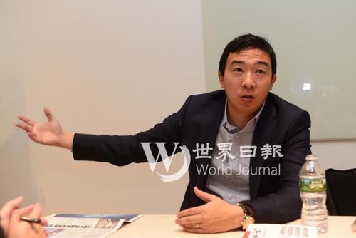 中國僑網(wǎng)宣布爭取民主黨提名參選2020年美國總統(tǒng)的華裔企業(yè)家楊安澤接受專訪,。(美國《世界日報》/特約記者許振輝 攝)