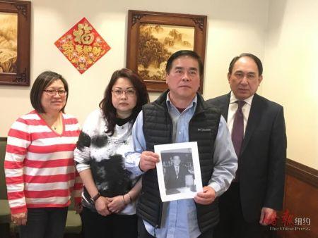 中國僑網(wǎng)馬來西亞聯(lián)誼會求助社區(qū)尋找一名馬來西亞華僑,。(美國《僑報》/張晶 攝)