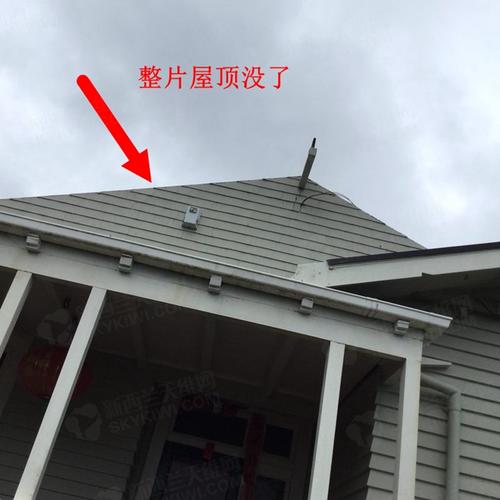 中國僑網(wǎng)天亮后可以明顯從屋內(nèi)看到天花板的空洞,以及裸露的屋頂框架,。(新西蘭天維網(wǎng) 現(xiàn)場圖片由九九提供)