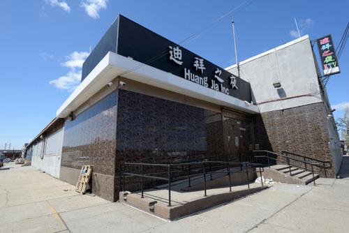 中國僑網(wǎng)“迪拜之夜”夜總會被查暫時停止?fàn)I業(yè),。(美國《世界日報》/朱澤人 攝)