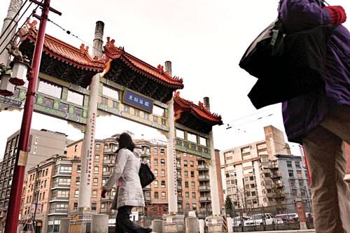 中國僑網(wǎng)圖為溫市華埠街景,。(加拿大《星島日報》資料圖片)