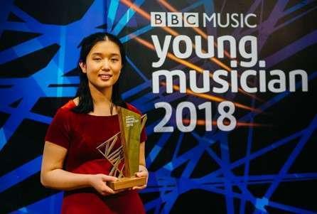 中國(guó)僑網(wǎng)16歲華裔鋼琴少女榮獲BBC青年音樂(lè)家獎(jiǎng),。(圖片來(lái)源:中國(guó)日?qǐng)?bào)網(wǎng))