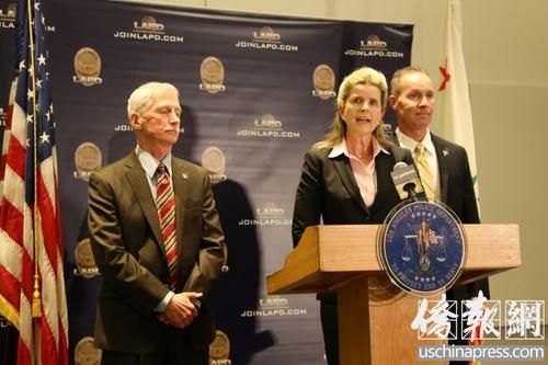 中國(guó)僑網(wǎng)洛杉磯警局調(diào)查南加大校醫(yī)丁鐸記者會(huì)現(xiàn)場(chǎng),。(美國(guó)《僑報(bào)》/高睿 攝)