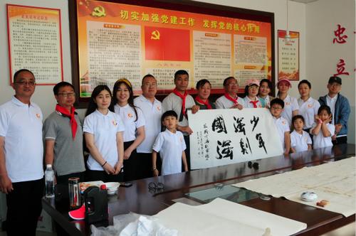 中國(guó)僑網(wǎng)澳大利亞華人慈善團(tuán)體赴河北蔚縣捐建愛心圖書館,。