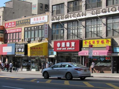中國僑網(wǎng)紐約曼哈頓華埠堅(jiān)尼路曾為聞名遐邇的“金店一條街”,,鼎盛時(shí)期九成店面為金店,。(美國《世界日報(bào)》/顏嘉瑩 攝)