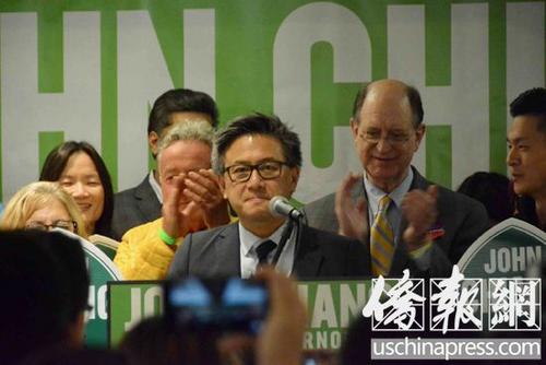中國(guó)僑網(wǎng)江俊輝在競(jìng)選之夜晚會(huì)上發(fā)表感言,。(美國(guó)《僑報(bào)》/夏嘉 攝)