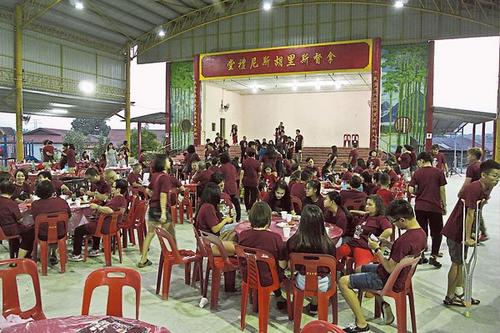 中國(guó)僑網(wǎng)155名親友一同出席大聚會(huì),場(chǎng)面盛大,。(馬來(lái)西亞《中國(guó)報(bào)》/李莉莉 攝)