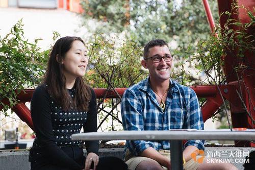 中國僑網(wǎng)左:Niki Menzies,,右:Liam Finnigan (新西蘭天維網(wǎng))