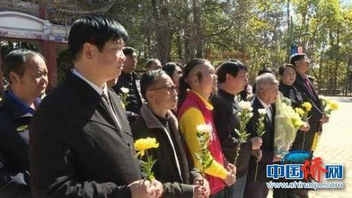 中國僑網(wǎng)圖為梁有成生前參加梁金山銅像落成典禮 鐘欣 攝
