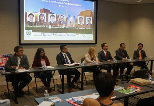 中國僑網舊金山爾灣市議員候選人Kev Abazajian(左起),、Farrah Khan、John Park、Lauren Johnson-norris,、陳鋼(Gang Chen),、孫立清(Lee Sun)及郭正明(Anthony Kuo)參與辯論, 并回答華裔市民提問。(美國《世界日報》/陳開 攝)