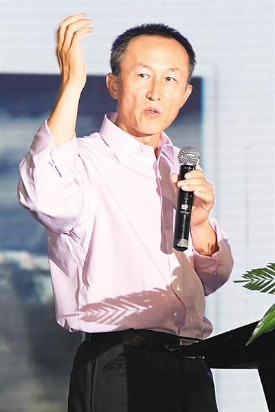 中國(guó)僑網(wǎng) 陸凡,,1989年獲清華大學(xué)碩士學(xué)位,,1991年到瑞士聯(lián)邦高級(jí)工學(xué)院攻讀博士學(xué)位,。2010年創(chuàng)辦觸景無(wú)限科技(北京)有限公司,現(xiàn)為該公司聯(lián)合創(chuàng)始人,、董事長(zhǎng),。