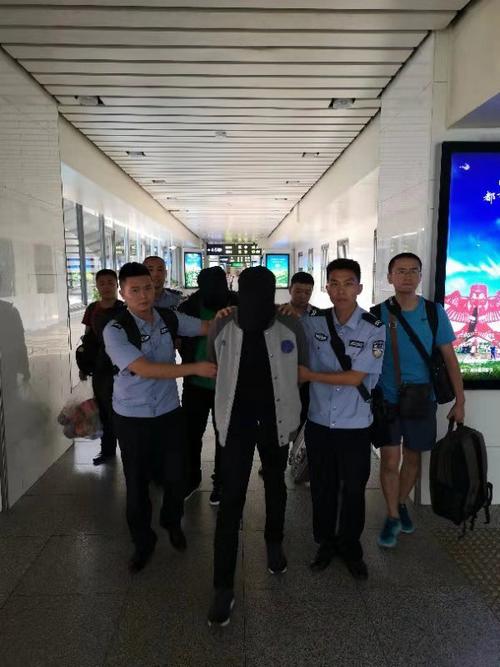 中國僑網(wǎng)犯罪嫌疑人被警方抓獲,。宜賓公安供圖