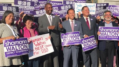 中國僑網(wǎng)舊金山市議員李麗嫦,、加州眾議員邱信福,、加州眾議員丁右立等華裔政治領(lǐng)袖在市政大樓前為第十區(qū)市議員候選人華頌善拉票。