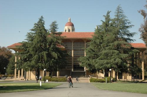 中國僑網斯坦福大學古典歐式教學大樓,。(美國《世界日報》/丁曙 攝)