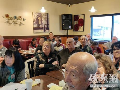 中國僑網(wǎng)梅元宇(Eugene Moy)主講 “1869 中國工人完成跨橫貫大陸鐵路”講座,。(美國《僑報(bào)》/李青蔚 攝)