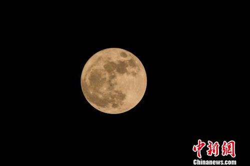 中國僑網(wǎng)滿月照片。資料圖 李建基 攝