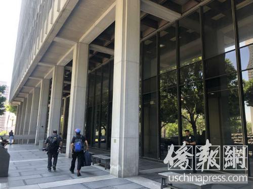 中國僑網(wǎng)審理洛杉磯中國城合勝堂雙尸命案的洛杉磯縣刑事法庭外景,。(圖片來源:美國僑報網(wǎng) 王珂瑩/攝)