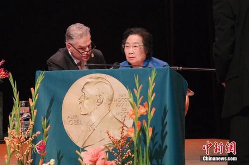 中國僑網(wǎng)圖為2015年諾貝爾生理學(xué)或醫(yī)學(xué)獎得主,、中國科學(xué)家屠呦呦,。(資料圖片)中新社記者 沈晨 攝
