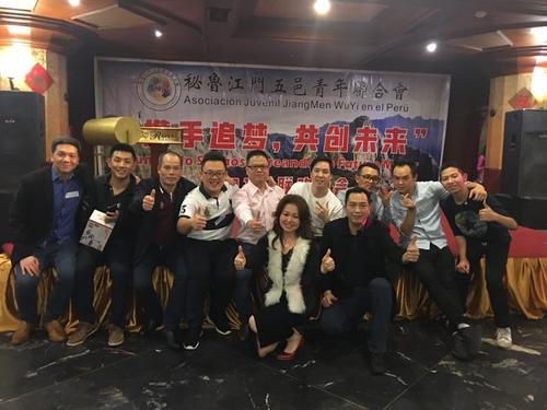 中國僑網(wǎng)秘魯江門五邑青年聯(lián)合會領(lǐng)導(dǎo)。(秘魯《公言報(bào)》圖片)