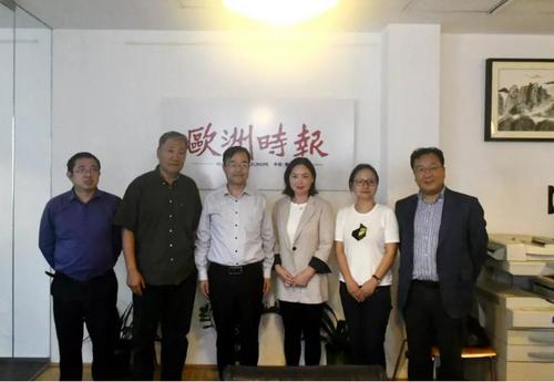中國僑網(wǎng)出席嘉賓合影留念