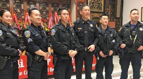 中國僑網(wǎng)華埠巡警者合影(美國《世界日報(bào)》/李秀蘭 攝)