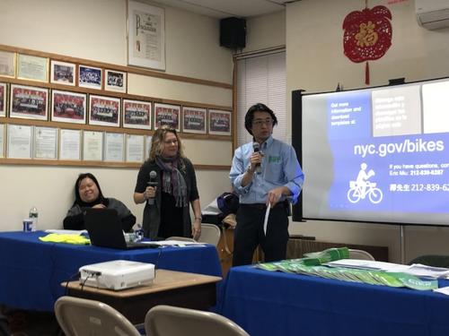 中國(guó)僑網(wǎng)繆昱東(發(fā)言者)建議餐館老板讓外賣郎瀏覽市交通局網(wǎng)站,,熟悉紐約市自行車安全法規(guī),。(美國(guó)《世界日?qǐng)?bào)》/顏潔恩 攝)