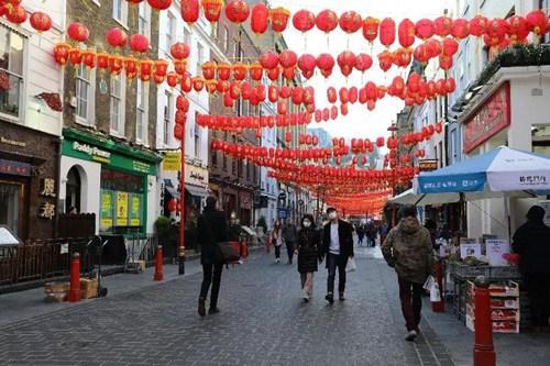中國僑網(wǎng)2月7日中午游客寥寥可數(shù)的倫敦唐人街,。(圖片來源:本文圖片均由歐洲時報記者賈茹 攝)