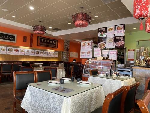 中國僑網舊金山很多餐館因為疫情,,吃飯時間都空空蕩蕩,。(美國《世界日報》/李榮 攝)