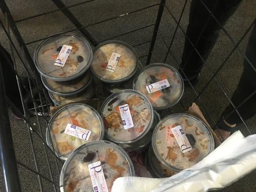 中國僑網(wǎng)鳳城餐廳提供的食物。(美國《世界日報》/王全秀子 攝)