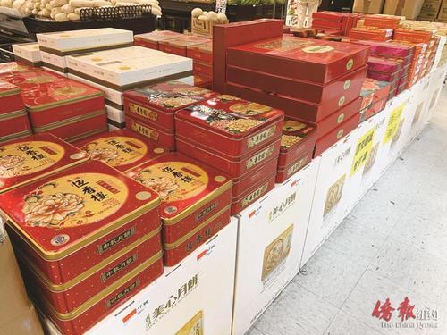 中國僑網(wǎng)華人月餅戰(zhàn)平價,、簡易裝月餅成贏家,。(美國《僑報》/張晶 攝)