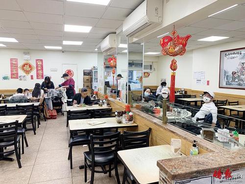 中國僑網(wǎng)疫情下苦撐的華埠餐館內(nèi)景。(美國《僑報》/楊澄雨 攝)