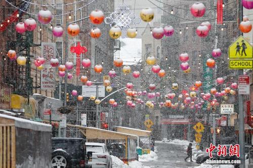 中國僑網當地時間2月7日,,美國紐約連日降雪,曼哈頓中國城白雪皚皚,。 中新社記者 廖攀 攝