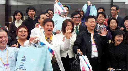 中國(guó)游客在海外一擲千金的消費(fèi)能力往往令人吃驚,。(參考消息援引德國(guó)之聲中文網(wǎng))