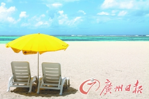航空公司推出優(yōu)惠機(jī)票,,去普吉島等熱帶海島成了許多市民節(jié)后的選擇,。(廣州日?qǐng)?bào))