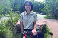 中國僑網(wǎng)懂普通話、廣東話和馬來語的Freycinet National公園多語女巡護(hù)員,。(澳大利亞《星島日?qǐng)?bào)》)