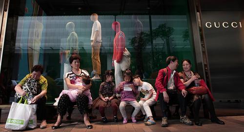 中國(guó)僑網(wǎng)俄羅斯奢侈商品市場(chǎng)2016年因中國(guó)消費(fèi)者而穩(wěn)定下來(lái),。(環(huán)球網(wǎng)圖片)